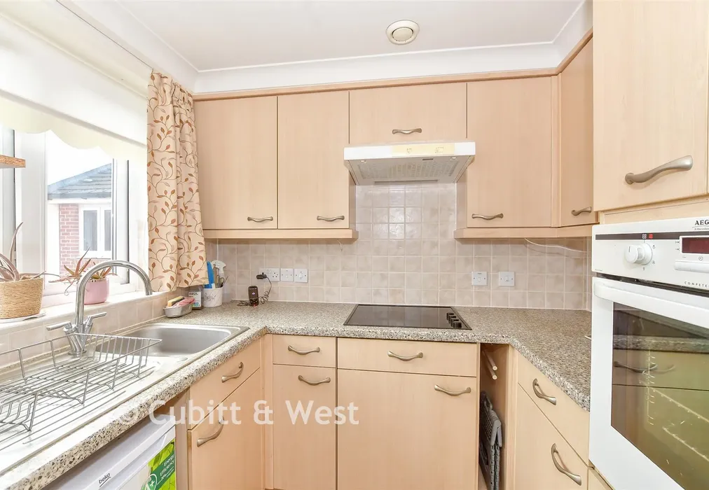 Kitchen - London Road, Cowplain, Waterlooville, Hampshire - Wards of Kent