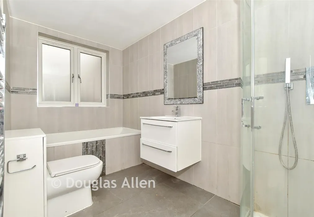 Bathroom - Forest Road, Ilford, Essex - Wards of Kent