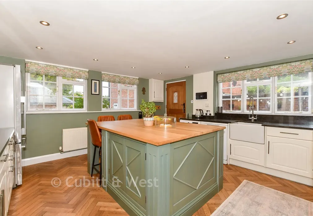 Kitchen - High Street, Dormansland, Surrey - Wards of Kent