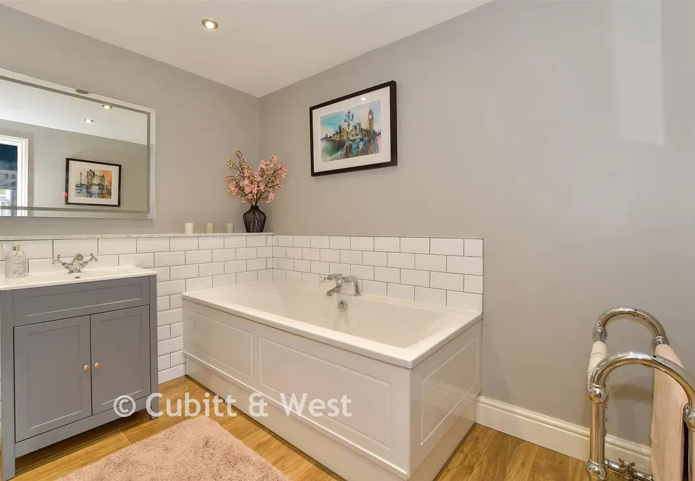 Bathroom - High Street, Dormansland, Surrey - Wards of Kent