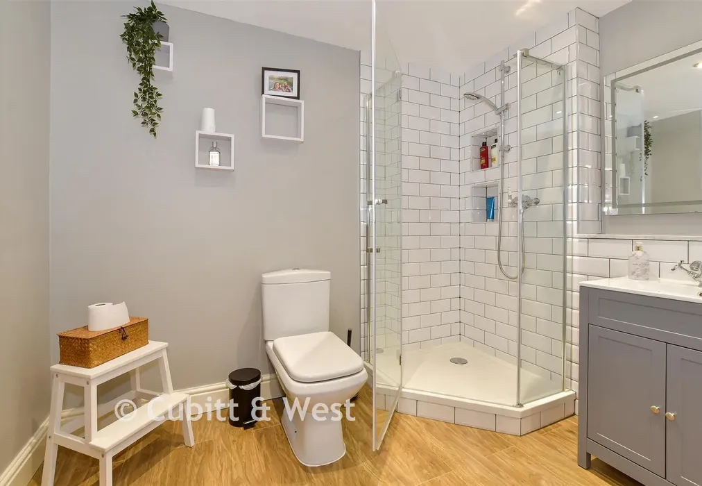 Bathroom - High Street, Dormansland, Surrey - Wards of Kent