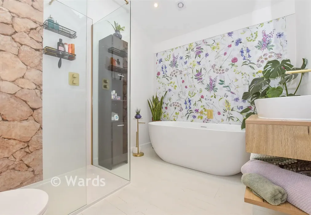 Bathroom - The Street, Ulcombe, Maidstone, Kent - Wards of Kent