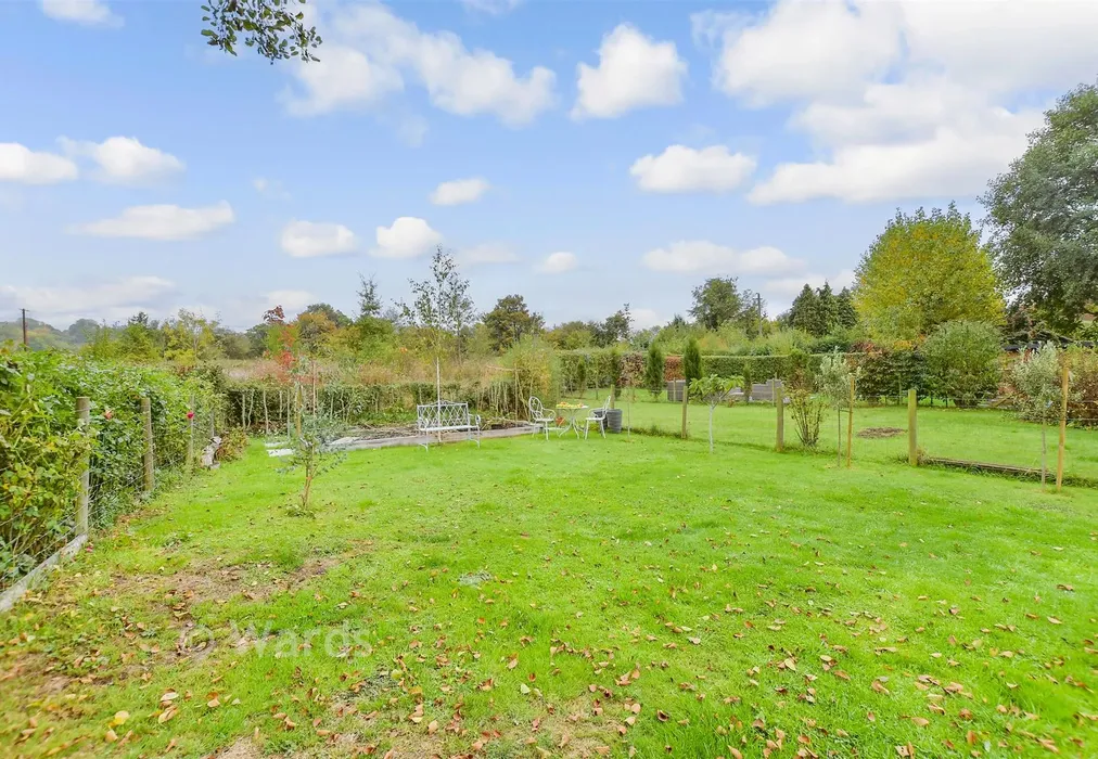 Rear Garden - The Street, Ulcombe, Maidstone, Kent - Wards of Kent
