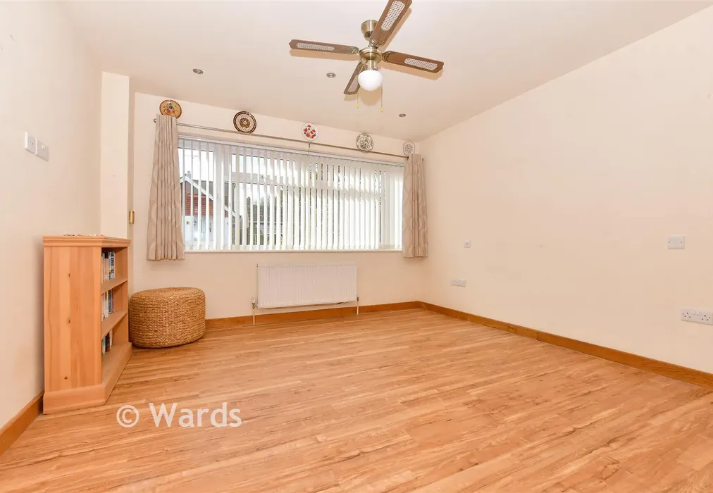 Bedroom 1 - Clover Rise, Whitstable, Kent - Wards of Kent