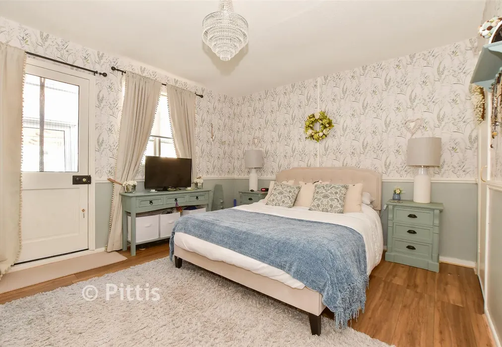 Bedroom 1 - School Green Road, Freshwater, Isle of Wight - Wards of Kent