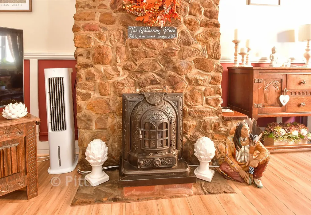 Internal Feature - School Green Road, Freshwater, Isle of Wight - Wards of Kent