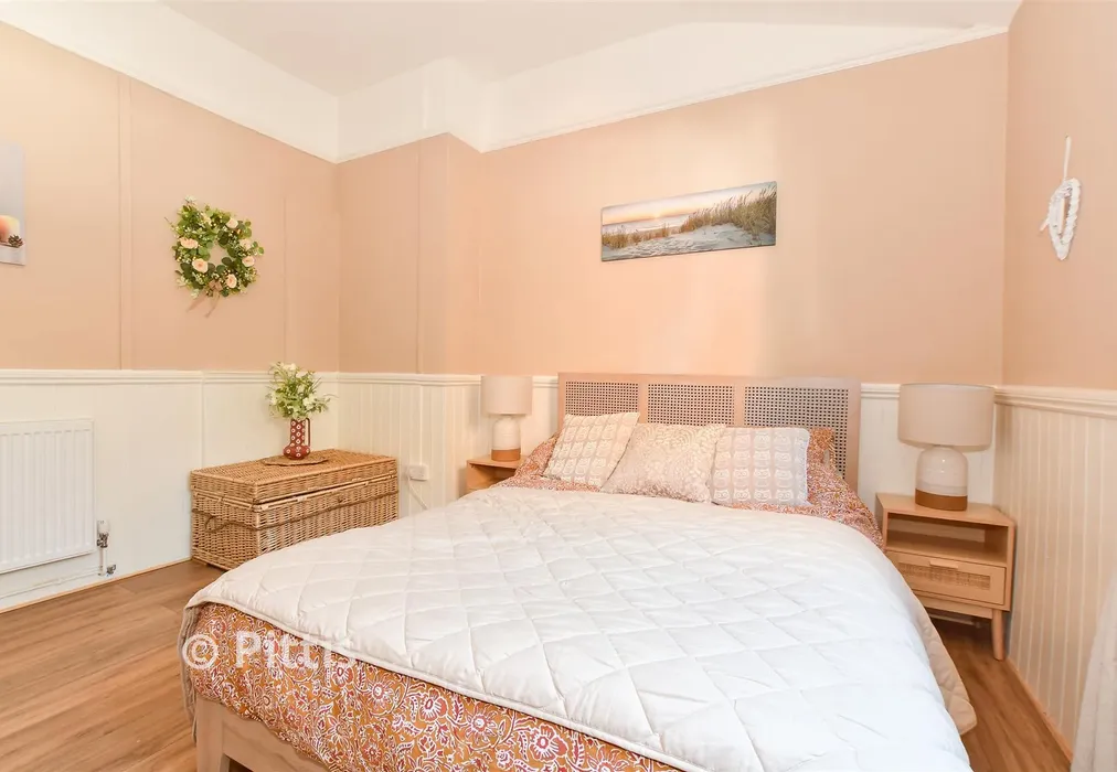 Bedroom 2 - School Green Road, Freshwater, Isle of Wight - Wards of Kent