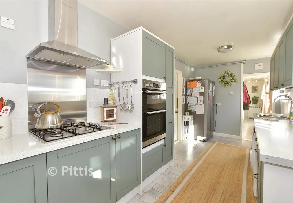 Kitchen - School Green Road, Freshwater, Isle of Wight - Wards of Kent