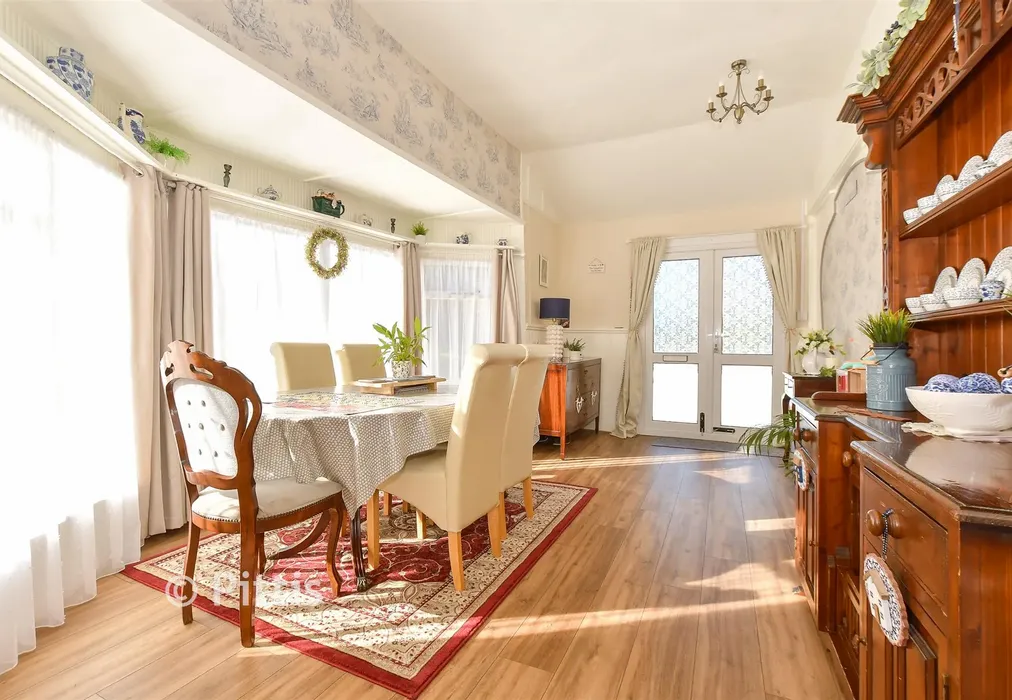 Dining Room - School Green Road, Freshwater, Isle of Wight - Wards of Kent