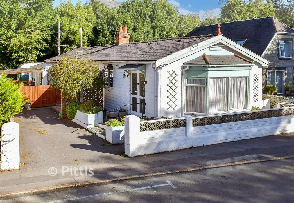 Front - School Green Road, Freshwater, Isle of Wight - Wards of Kent