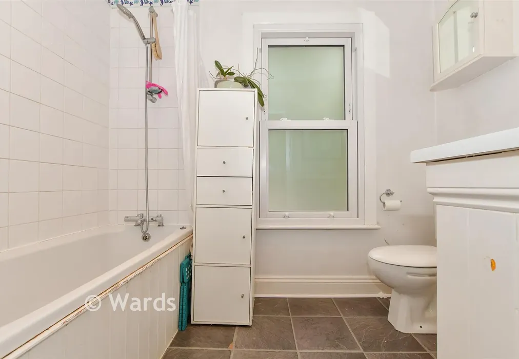 Bathroom - St. Philip's Avenue, Maidstone, Kent - Wards of Kent