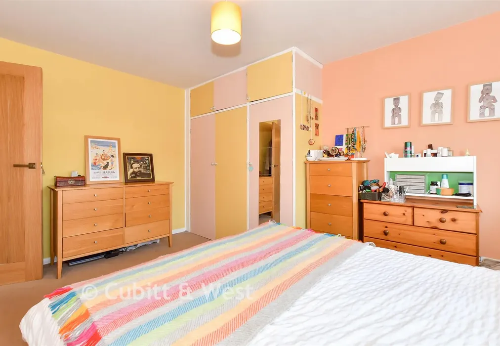 Bedroom 1 - Brentwood Road, Brighton, East Sussex - Wards of Kent