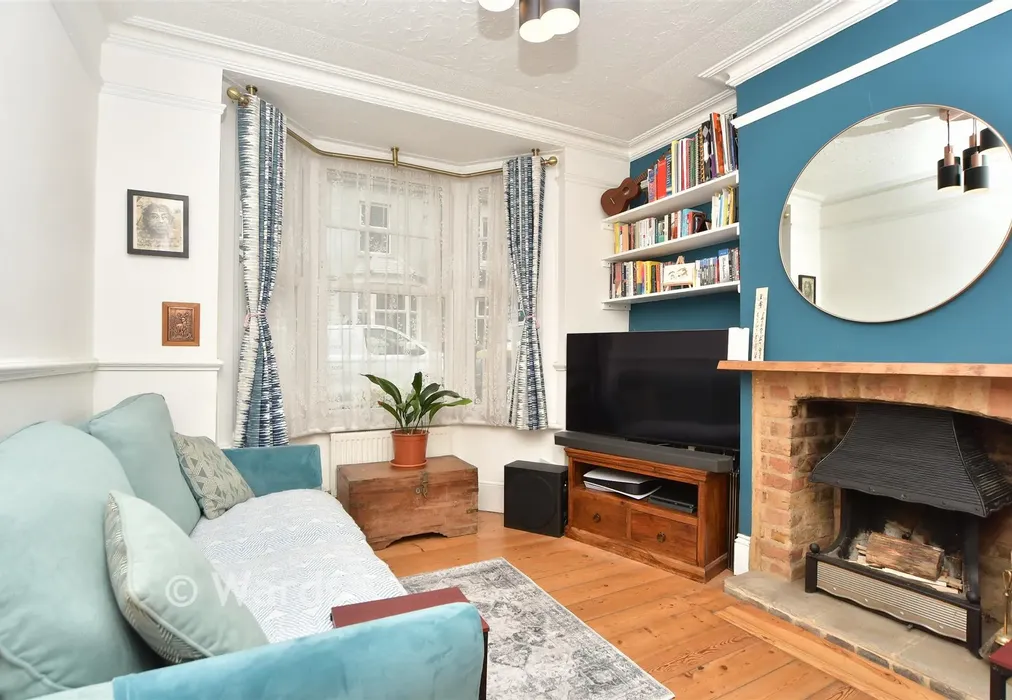 Lounge - Rochester Avenue, Rochester, Medway - Wards of Kent