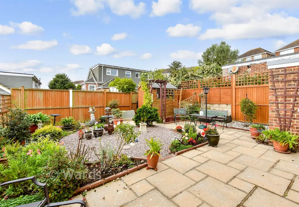 Rear Garden - Nursery Fields, Hythe, Kent - Wards of Kent