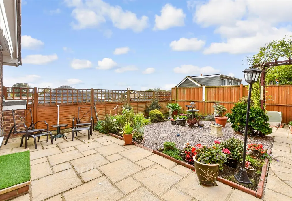 Rear Garden - Nursery Fields, Hythe, Kent - Wards of Kent