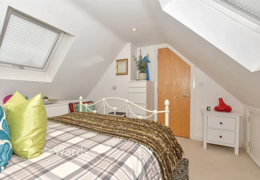Bedroom 2 - Laxton Walk, Kings Hill, West Malling, Kent - Wards of Kent