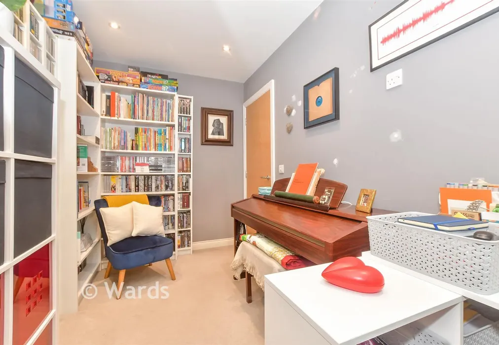 Bedroom 4 - Laxton Walk, Kings Hill, West Malling, Kent - Wards of Kent