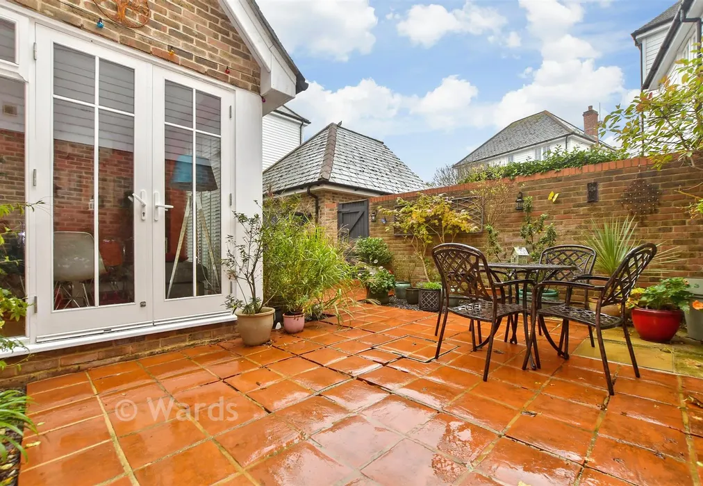 Patio / Decking - Laxton Walk, Kings Hill, West Malling, Kent - Wards of Kent