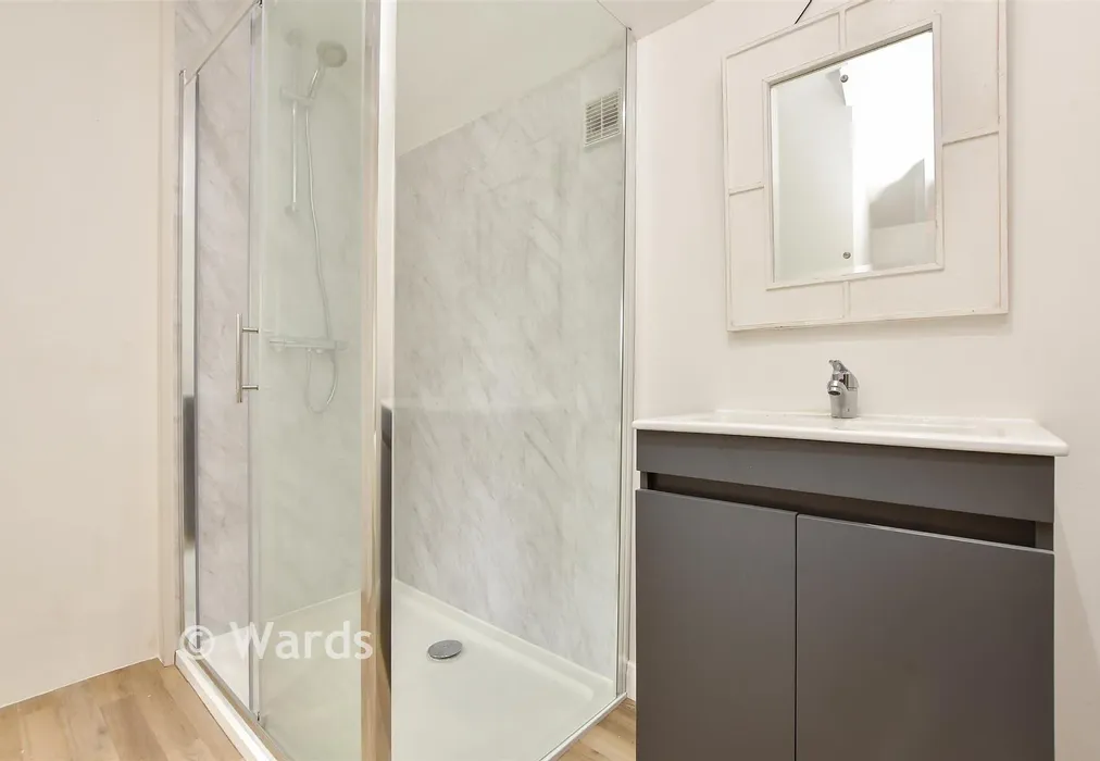 En-Suite - Cornwallis Gardens, Broadstairs, Kent - Wards of Kent