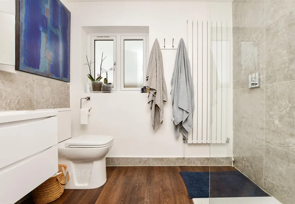 Shower Room - Cornwallis Gardens, Broadstairs, Kent - Wards of Kent