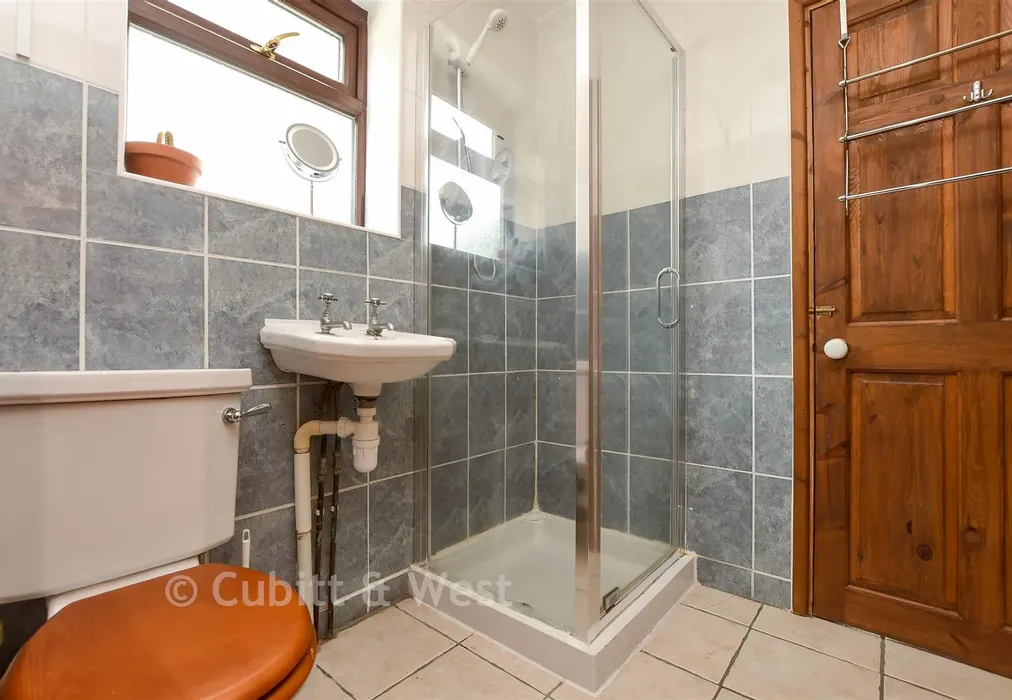 En-Suite Shower Room - Westlands Way, Oxted, Surrey - Wards of Kent