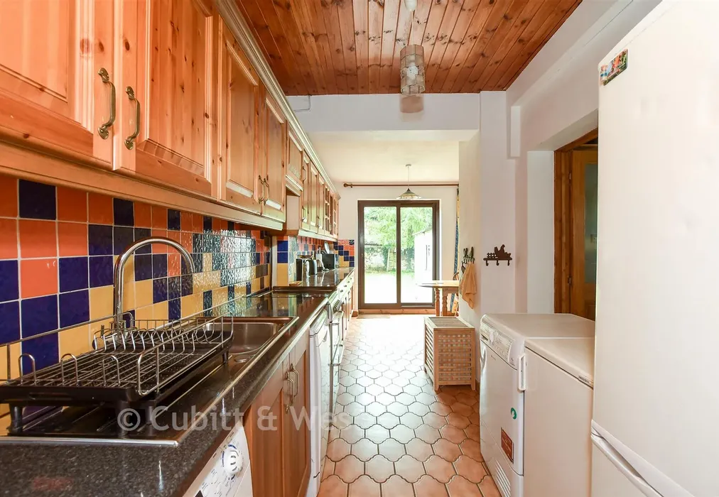 Kitchen - Westlands Way, Oxted, Surrey - Wards of Kent