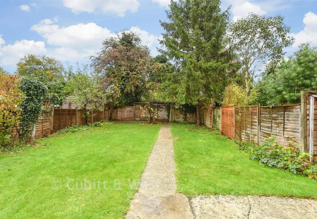 Rear Garden - Westlands Way, Oxted, Surrey - Wards of Kent