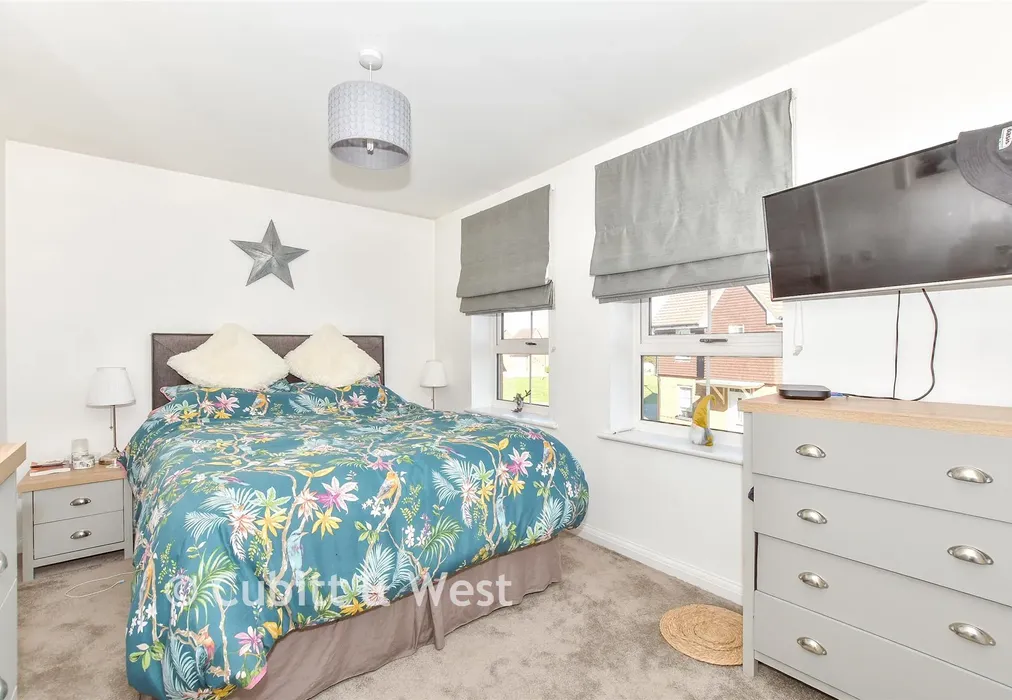 Bedroom 1 - Orbit Gardens, Selsey, West Sussex - Wards of Kent