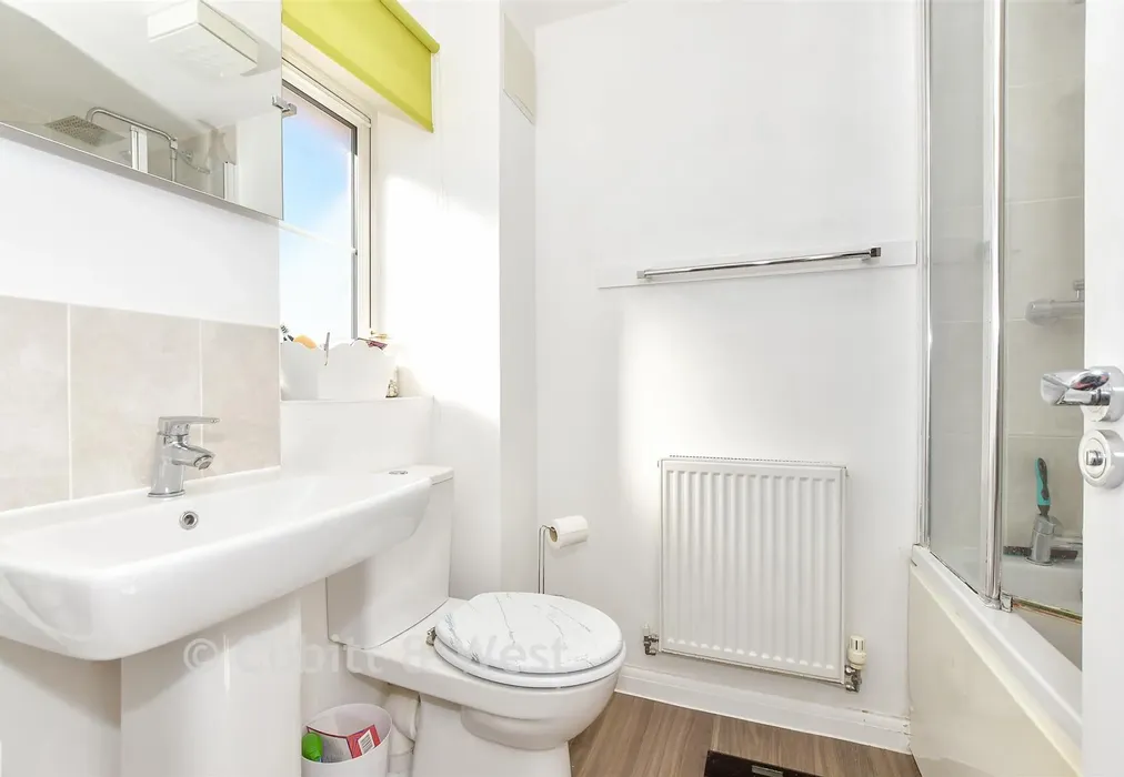 Bathroom - Orbit Gardens, Selsey, West Sussex - Wards of Kent