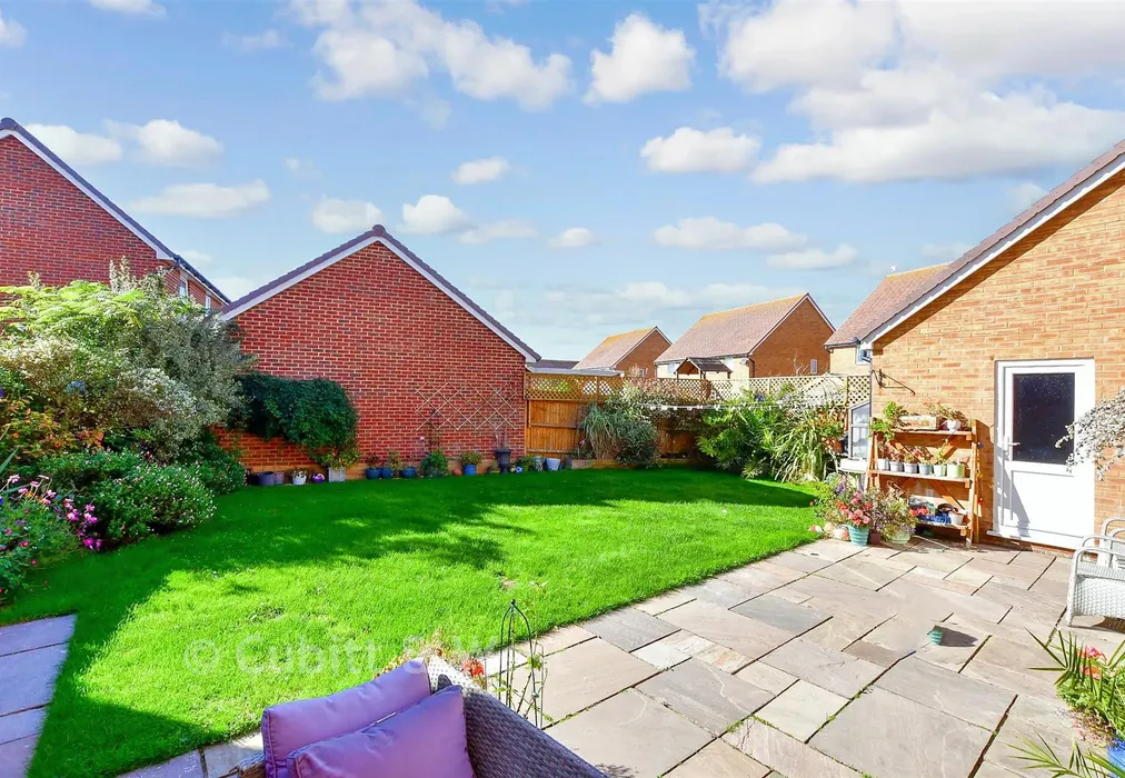 Rear Garden - Orbit Gardens, Selsey, West Sussex - Wards of Kent