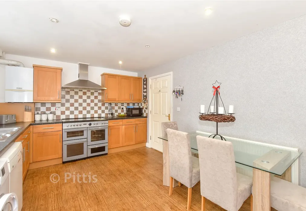 Kitchen/Diner - Granville Rise, Totland Bay, Isle of Wight - Wards of Kent