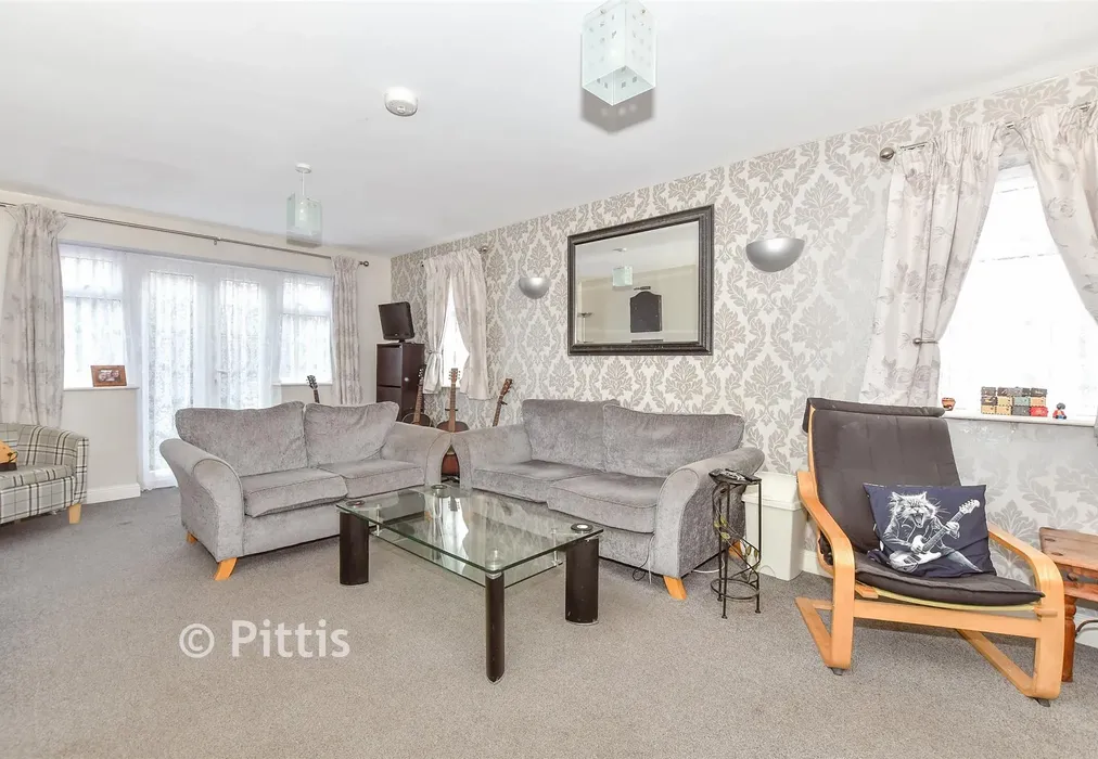 Lounge - Granville Rise, Totland Bay, Isle of Wight - Wards of Kent