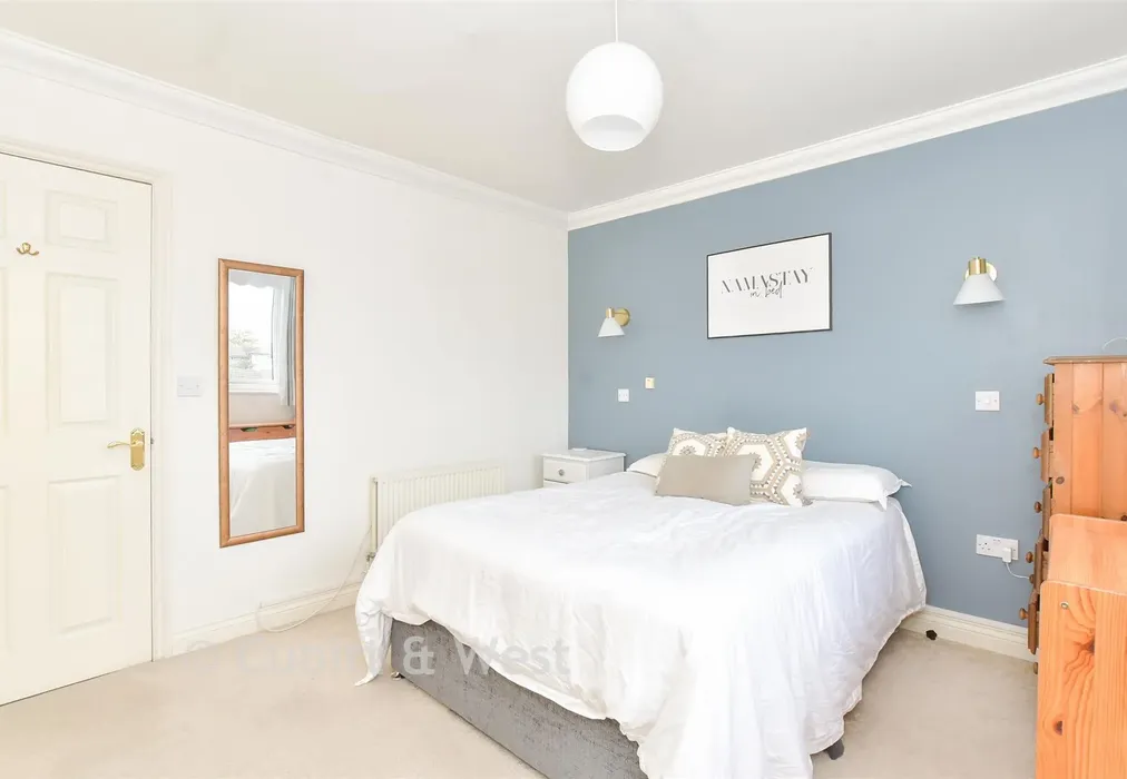 Bedroom 1 - Crosshaven, Littlehampton, West Sussex - Wards of Kent