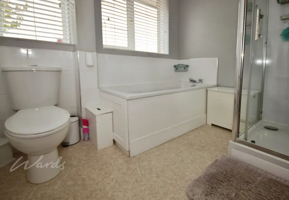 wainscott bathroom - Wainscott Road Wainscott ME2 - Wards of Kent