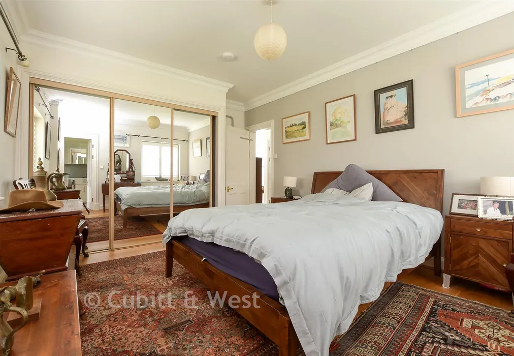 Bedroom 1 - Royal Earlswood Park, Redhill, Surrey - Wards of Kent