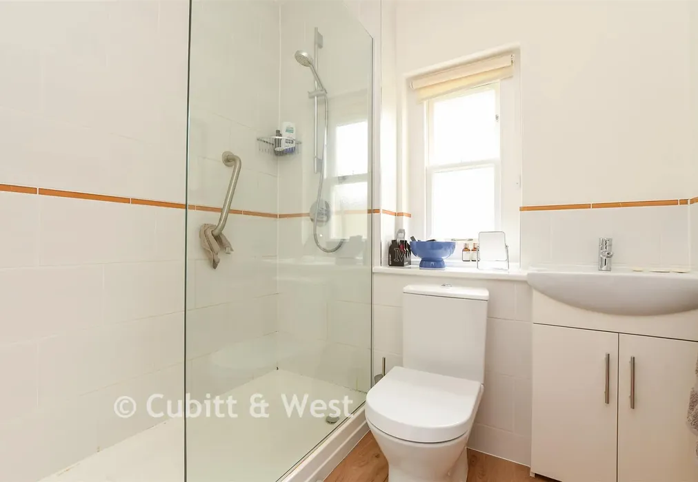 En-Suite Shower Room - Royal Earlswood Park, Redhill, Surrey - Wards of Kent
