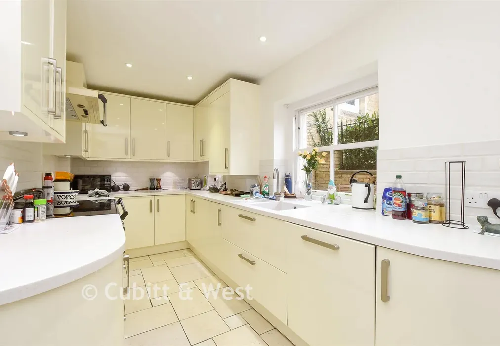 Kitchen/Breakfast Room - Royal Earlswood Park, Redhill, Surrey - Wards of Kent