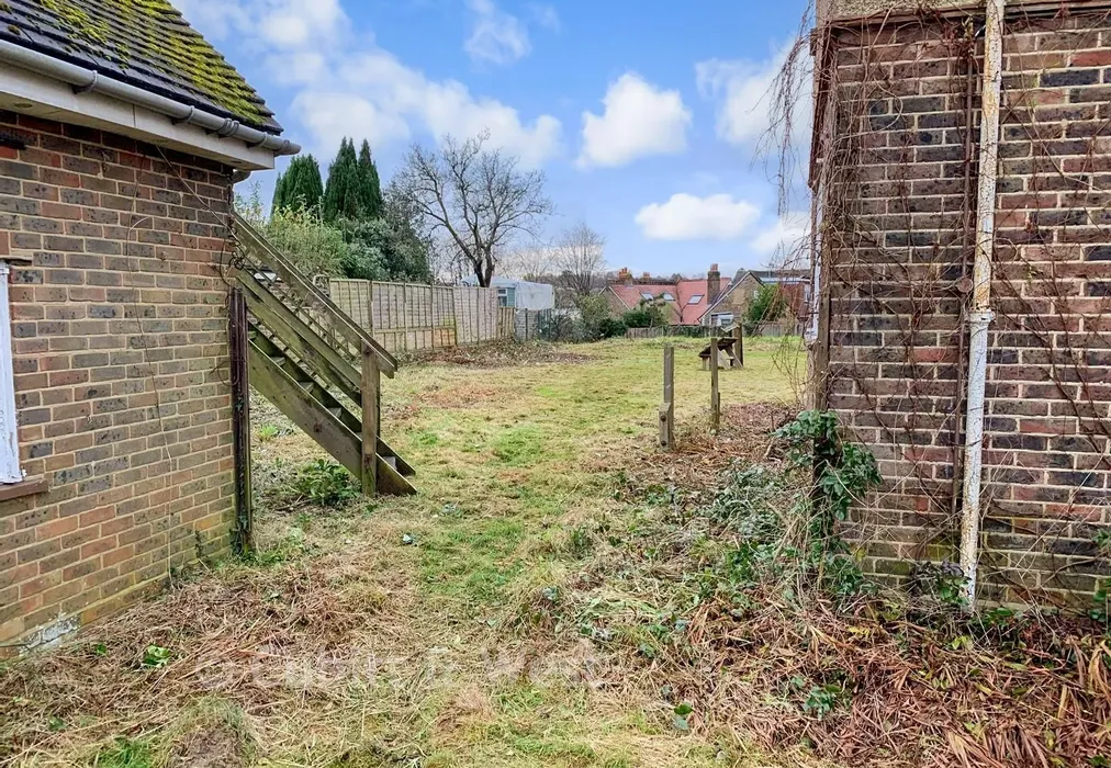 Side Access 3 - Ladbroke Road, Redhill, Surrey - Wards of Kent