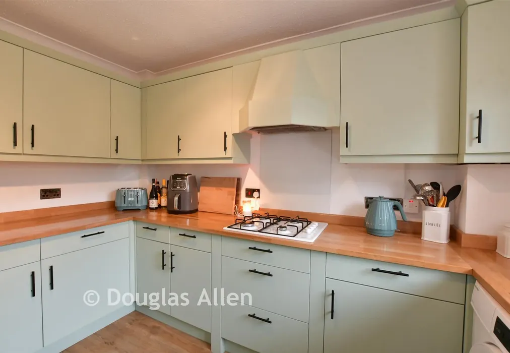 Kitchen - Conifer Drive, Warley, Brentwood, Essex - Wards of Kent