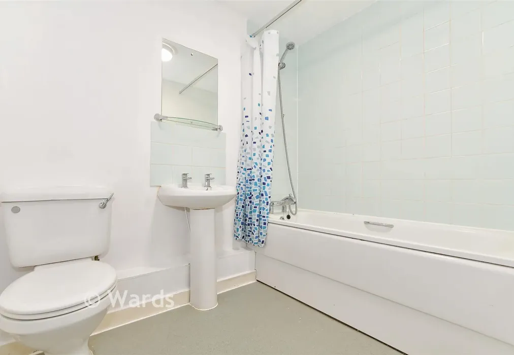 Bathroom - Culverden Park, Tunbridge Wells, Kent - Wards of Kent