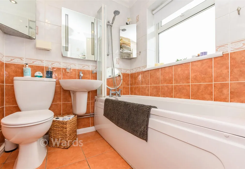 Bathroom - Woolwich Close, Chatham, Kent - Wards of Kent