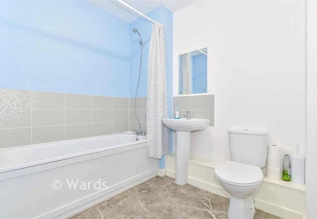 Bathroom - Finn Farm Road, Ashford, Kent - Wards of Kent