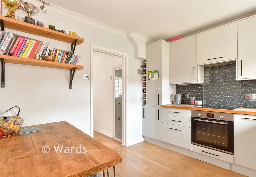 Kitchen - Cavour Road, Faversham, Kent - Wards of Kent
