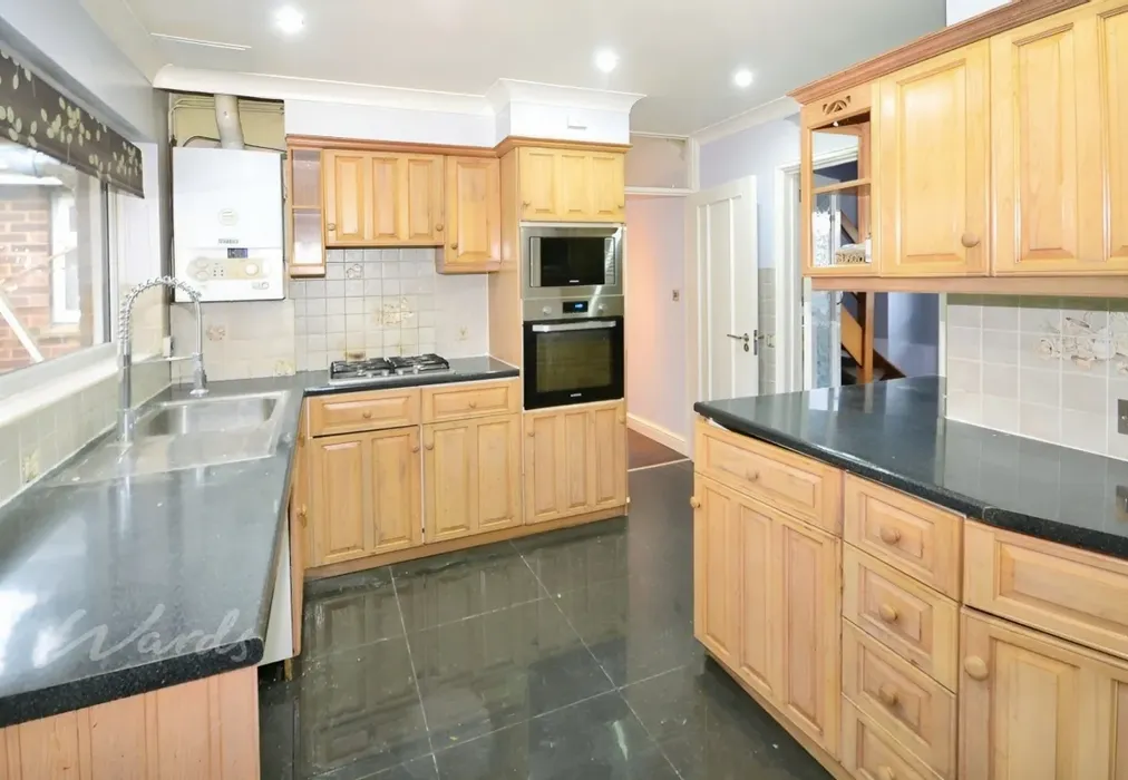 elaine kitchen - Elaine Avenue Rochester ME2 - Wards of Kent