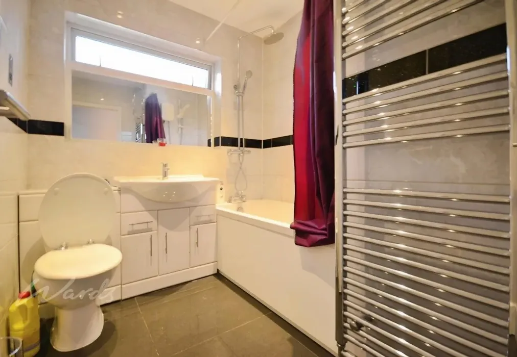 elaine bathroom - Elaine Avenue Rochester ME2 - Wards of Kent