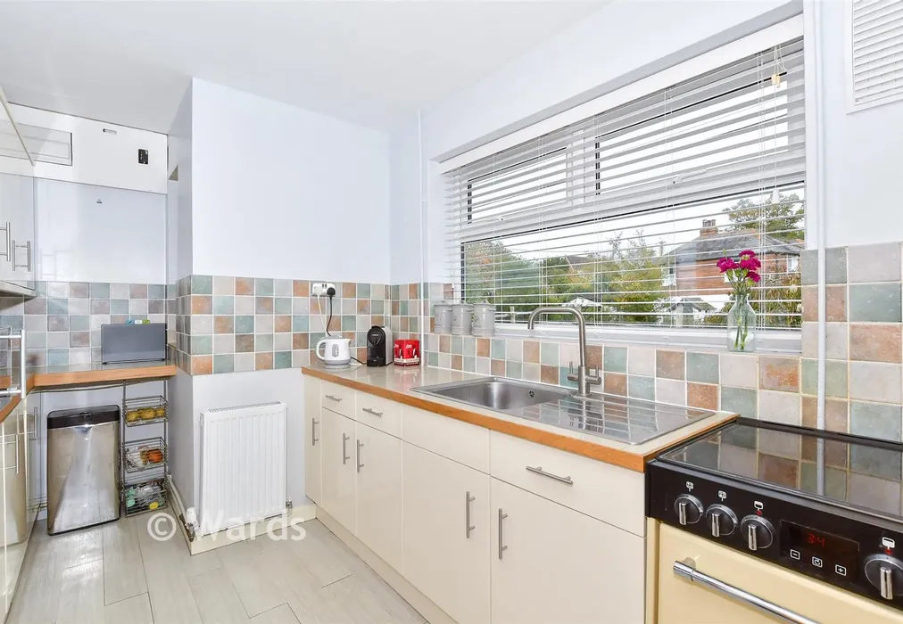 Kitchen - Bonnington Road, Bilsington, Ashford, Kent - Wards of Kent