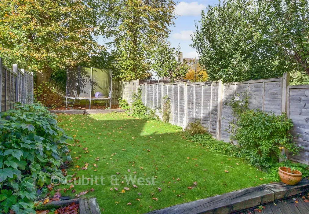 Rear Garden - Oakmede Way, Ringmer, East Sussex - Wards of Kent