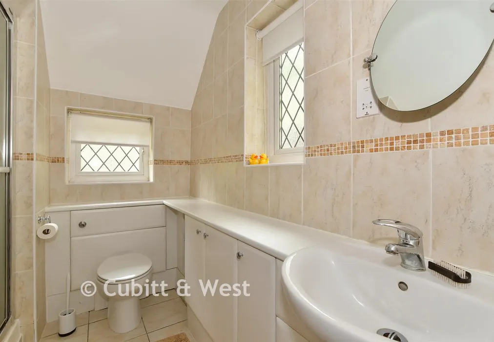 En-Suite Shower Room - Holtye Road, East Grinstead, West Sussex - Wards of Kent