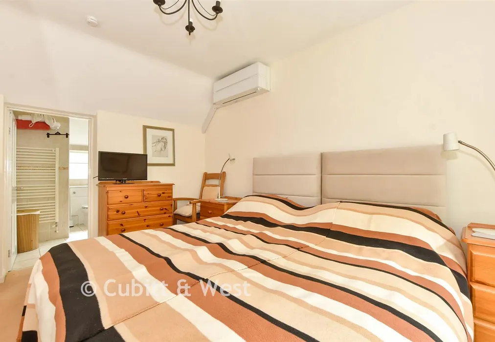 Bedroom 1 - Holtye Road, East Grinstead, West Sussex - Wards of Kent
