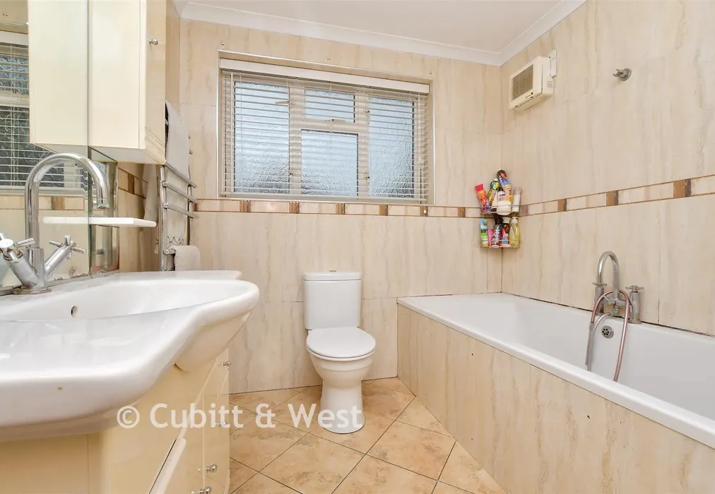 Bathroom - Wickham Road, Shirley, Croydon, Surrey - Wards of Kent